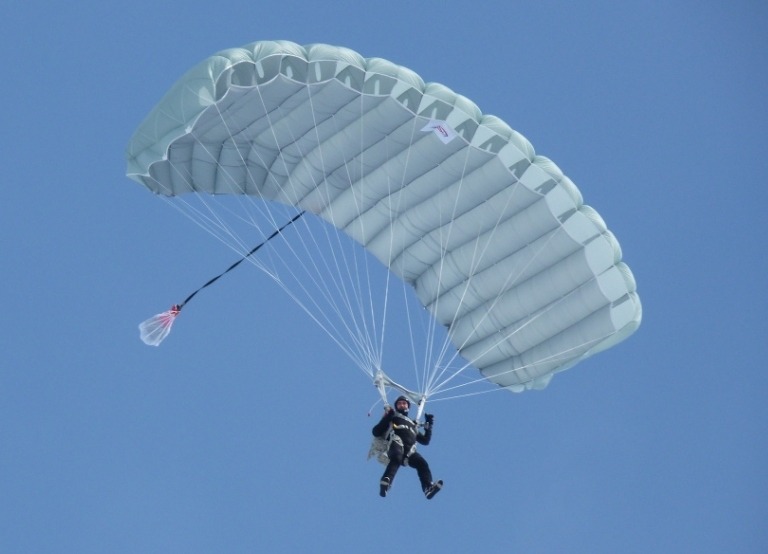 Парашютная система специального назначения в комплекте с основным и запасным парашютом